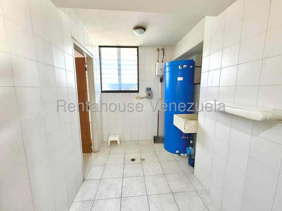 Alquiler de Espacioso Apartamento Sin Amoblar | Vista Panorámica y Áreas Sociales Estilo Club - 9