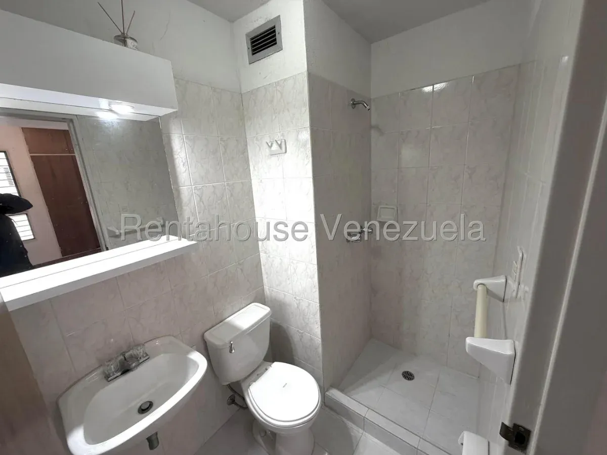 Alquiler de Espacioso Apartamento Sin Amoblar | Vista Panorámica y Áreas Sociales Estilo Club - 11