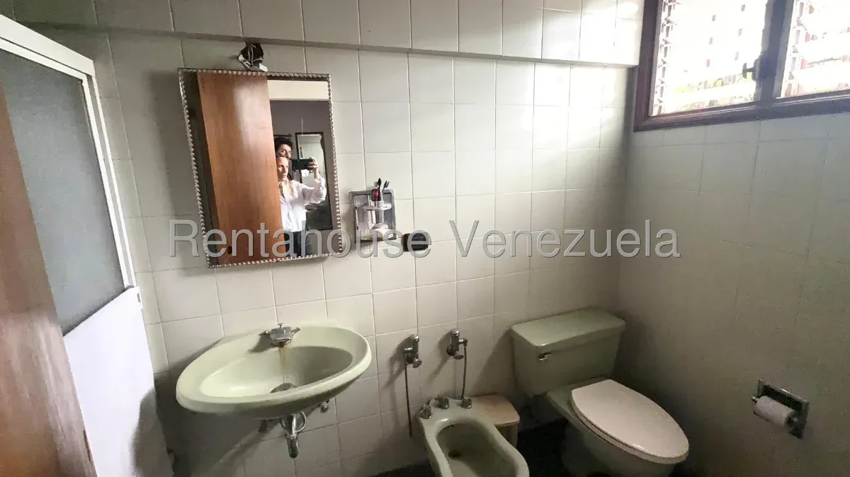 Venta de Casa para Remodelar con Estructura Insuperable | Jardines, Vista Panorámica y Calle Cerrada - 12