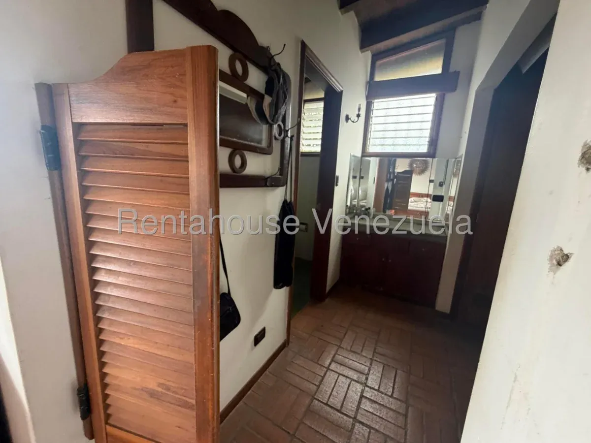 Venta de Casa para Remodelar con Estructura Insuperable | Jardines, Vista Panorámica y Calle Cerrada - 15