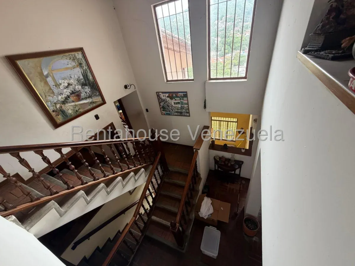 Venta de Casa para Remodelar con Estructura Insuperable | Jardines, Vista Panorámica y Calle Cerrada - 16