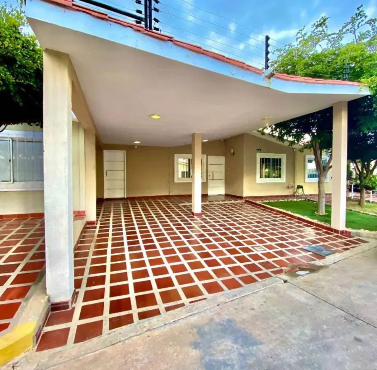 Lujoso TownHouse en venta Villa Camino del Doral