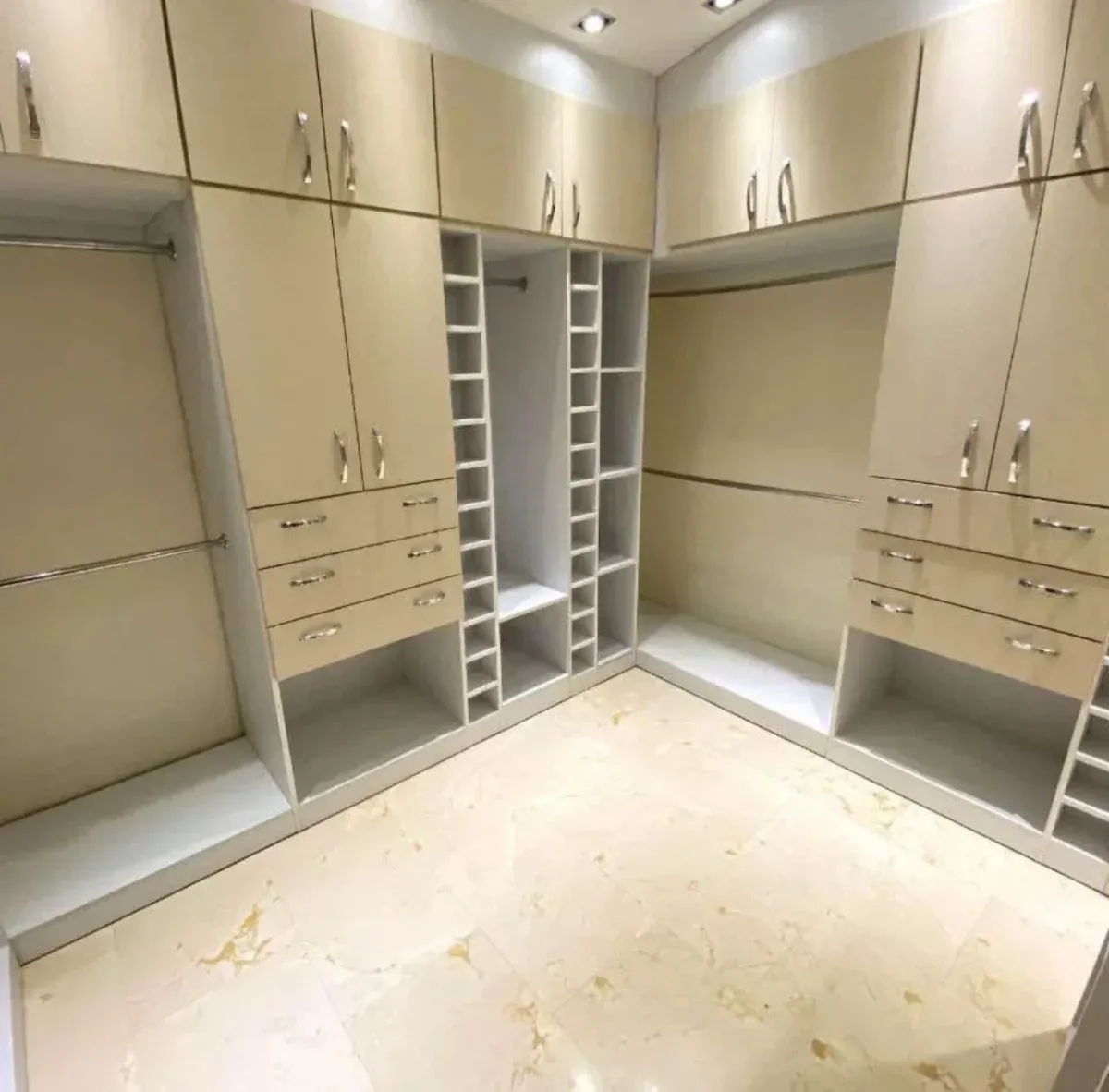 Lujoso TownHouse en venta Villa Camino del Doral - 4