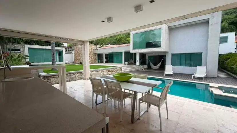 Fernando Perez Vende Exclusica Casa Tipo Loft en la urb La Viña, Calle Paez 