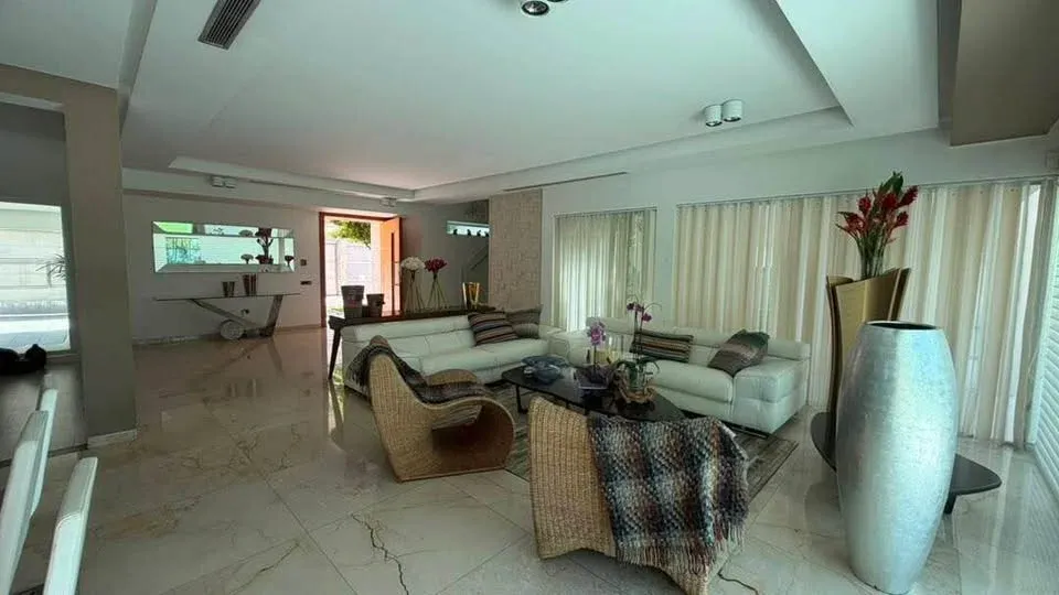 Fernando Perez Vende Exclusica Casa Tipo Loft en la urb La Viña, Calle Paez  - 16