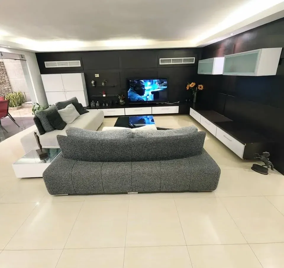 En Venta Lujosa Casa con Piscina en la Urb La Viña  - 2