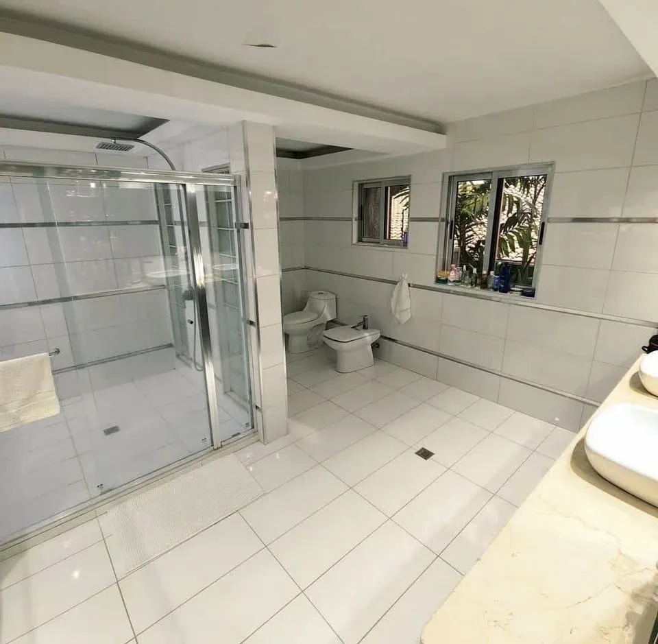 En Venta Lujosa Casa con Piscina en la Urb La Viña  - 5