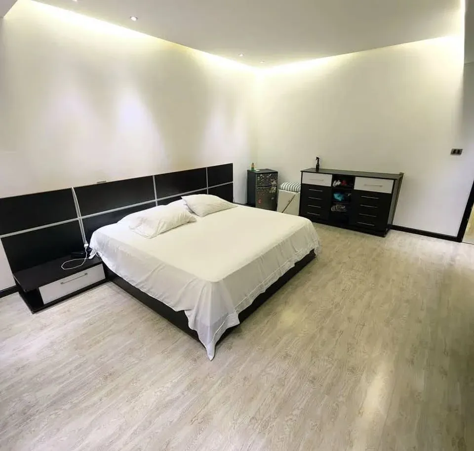 En Venta Lujosa Casa con Piscina en la Urb La Viña  - 7