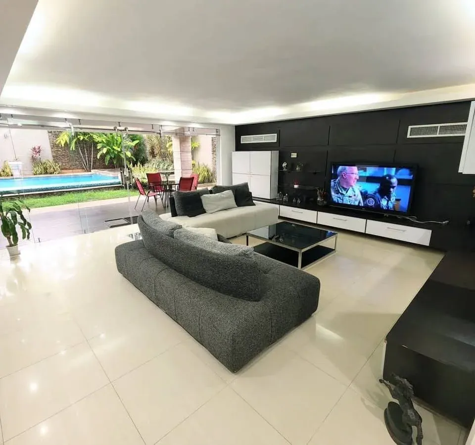 En Venta Lujosa Casa con Piscina en la Urb La Viña  - 8