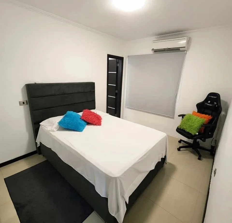En Venta Lujosa Casa con Piscina en la Urb La Viña  - 10
