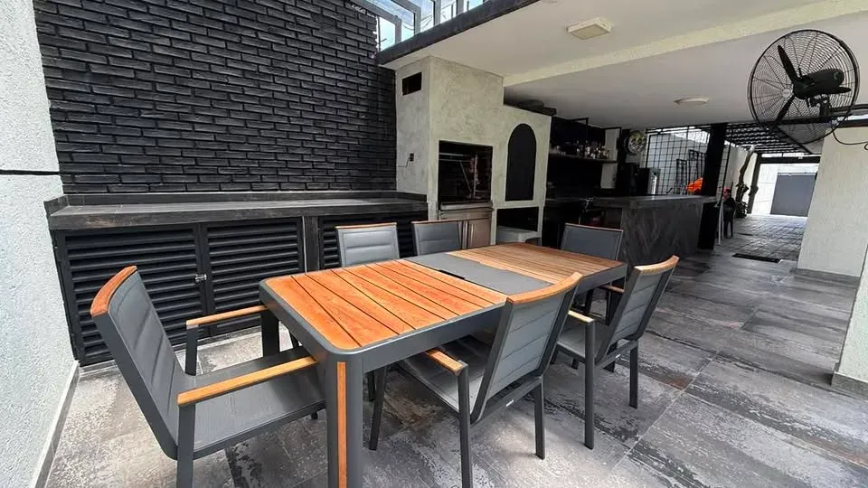 Fernando Perez Vende Imponente Casa estilo Industrial en el Trigal Centro  - 3