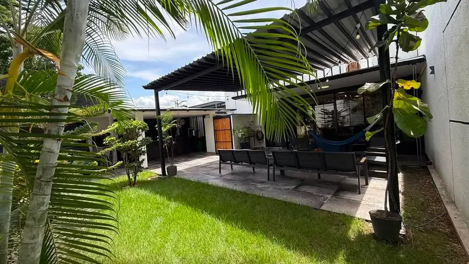 Fernando Perez Vende Imponente Casa estilo Industrial en el Trigal Centro  - 13