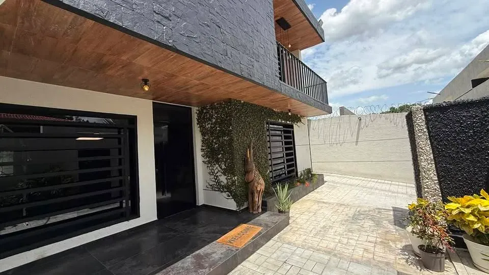 Fernando Perez Vende Imponente Casa estilo Industrial en el Trigal Centro  - 14