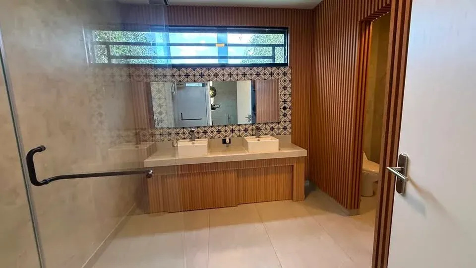 Fernando Perez Vende Imponente Casa estilo Industrial en el Trigal Centro  - 33