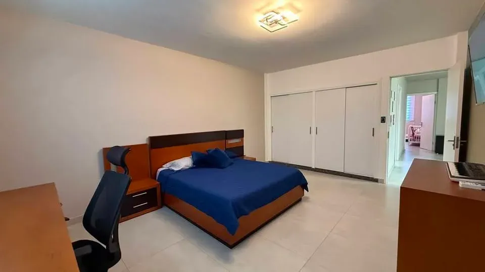 Fernando Perez Vende Imponente Casa estilo Industrial en el Trigal Centro  - 34