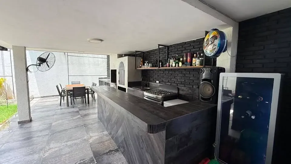 Fernando Perez Vende Imponente Casa estilo Industrial en el Trigal Centro  - 36