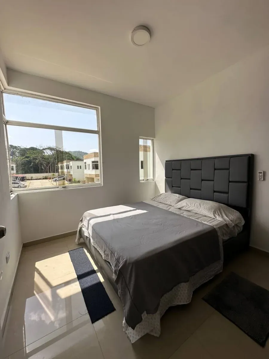 Fernando Perez Vende Hermoso Townhouse en San Diego Res Villa Sofia - 5
