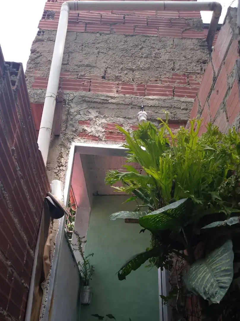 Casita de dos piso en la carretera vieja de la guaira 
