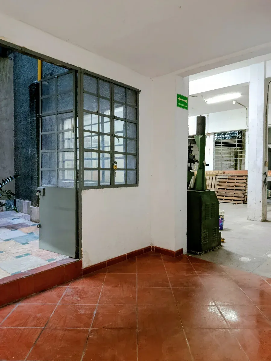 Amplio local comercial en venta  - 5