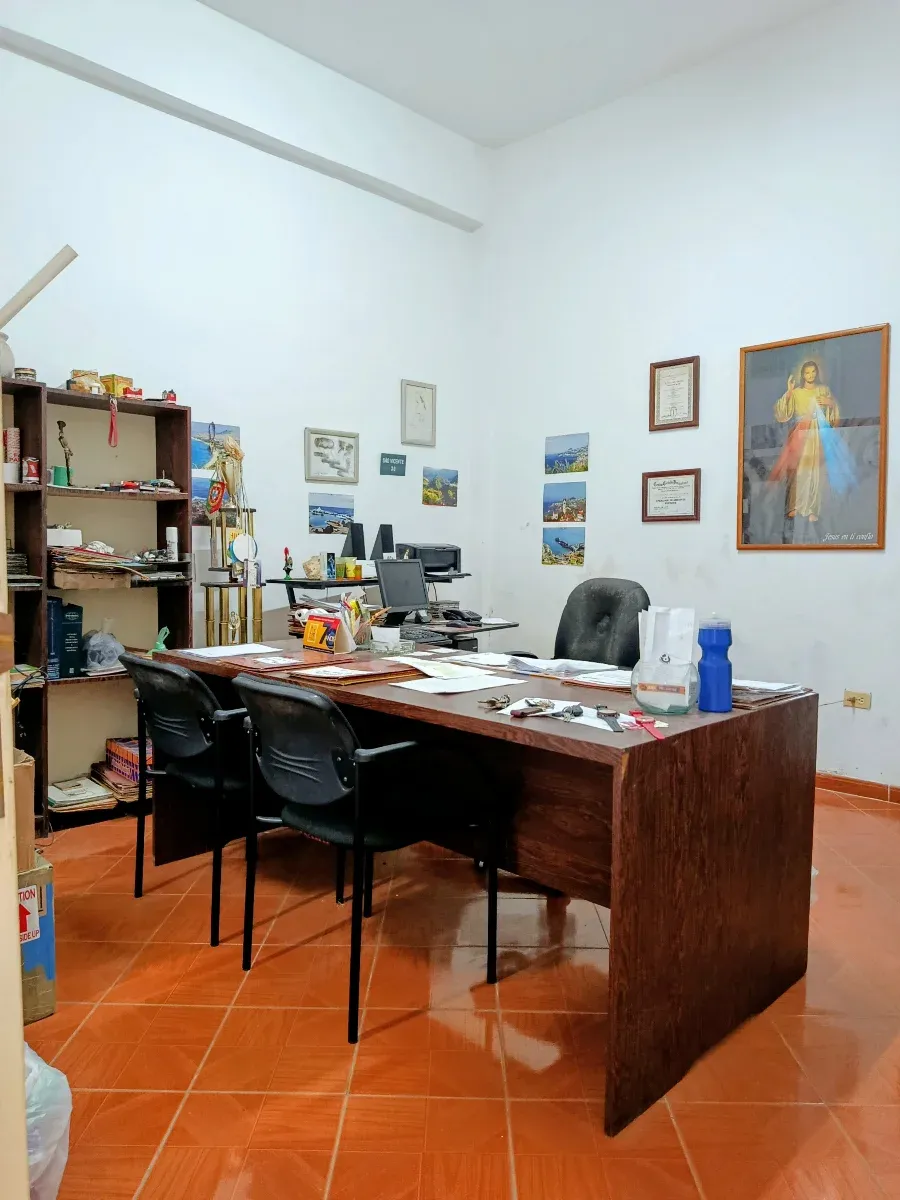Amplio local comercial en venta  - 8