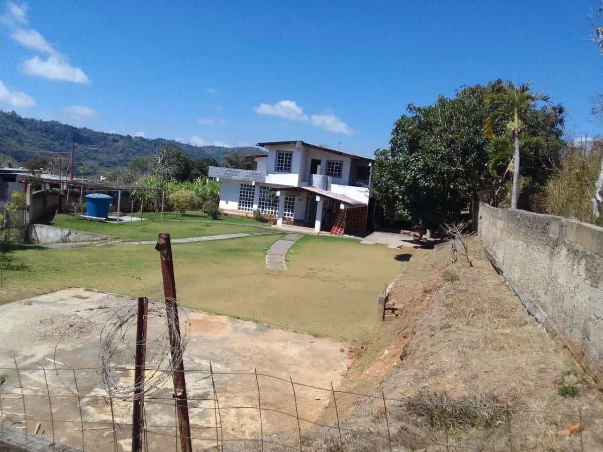 Se vende hermosa y espaciosa Casa Quinta ubicada en el Estado Miranda, Municipio El Hatillo - 2