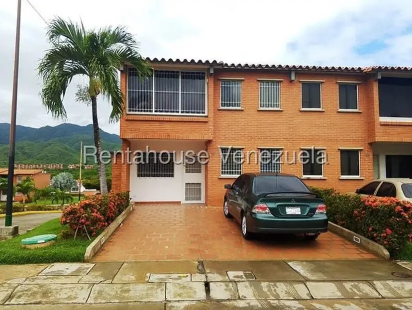 Bello Townhouse en Venta en Terrazas de Buenaventura  27-126 
