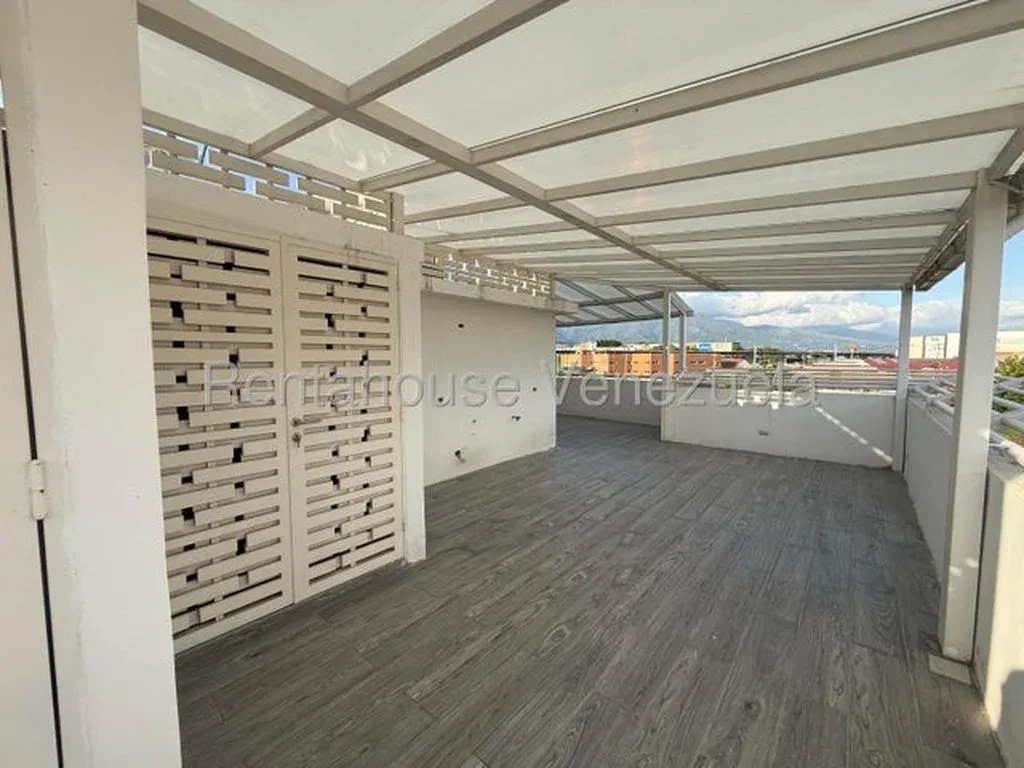 Bello Penthouse en Venta en Guarenas en Buenaventura Suites 26-22140 - 22