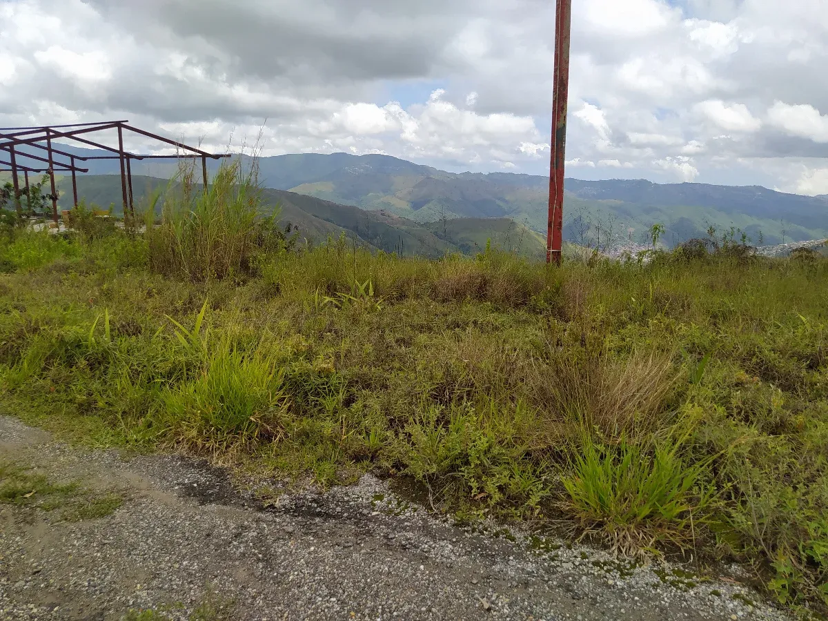 TERRENO DE 700MT2 EN URB. CLUB DE CAMPO. SAN ANTONIO. - 2