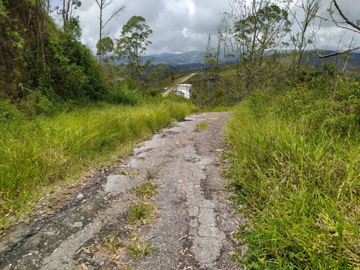 TERRENO DE 700MT2 EN URB. CLUB DE CAMPO. SAN ANTONIO. - 5
