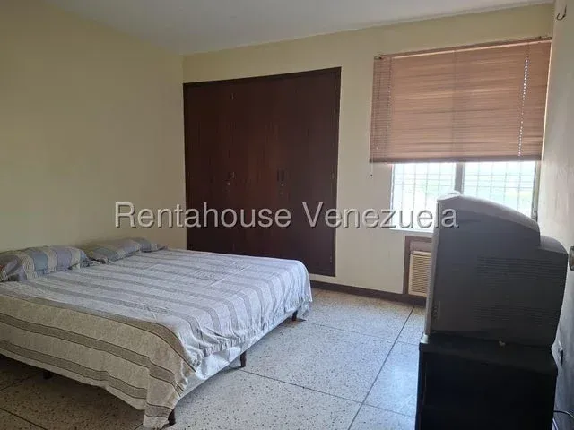 Amplio apartamento en venta en Urb Los Olivos - 4