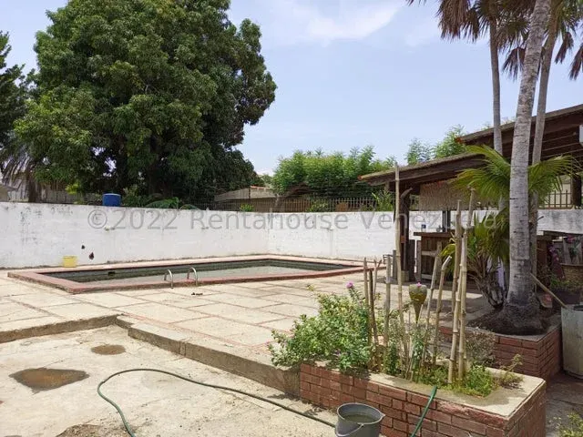 Edificacion comercial mixta en venta en Calle 72 - 16