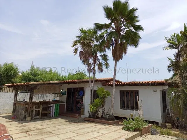 Edificacion comercial mixta en venta en Calle 72 - 18