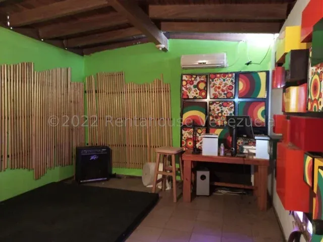 Edificacion comercial mixta en venta en Calle 72 - 19