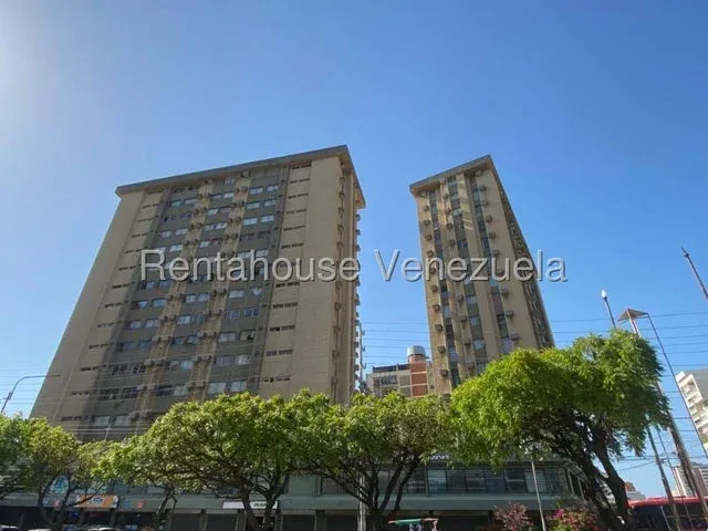 Apartamento en alquiler en Av Cecilio Acosta - 2