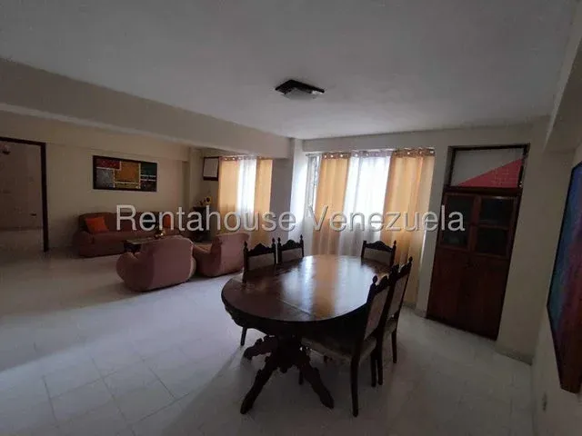 Apartamento en alquiler en Av Cecilio Acosta - 5
