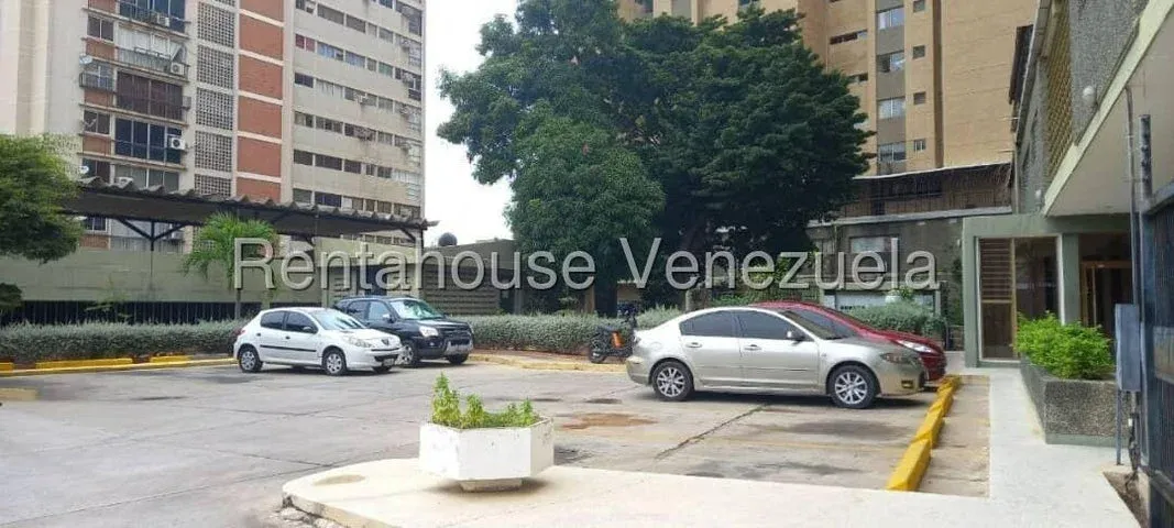 Apartamento en alquiler en Av Cecilio Acosta - 9