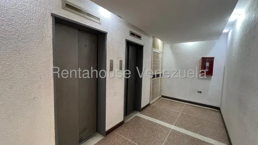 Apartamento en venta en Av Bella Vista - 14