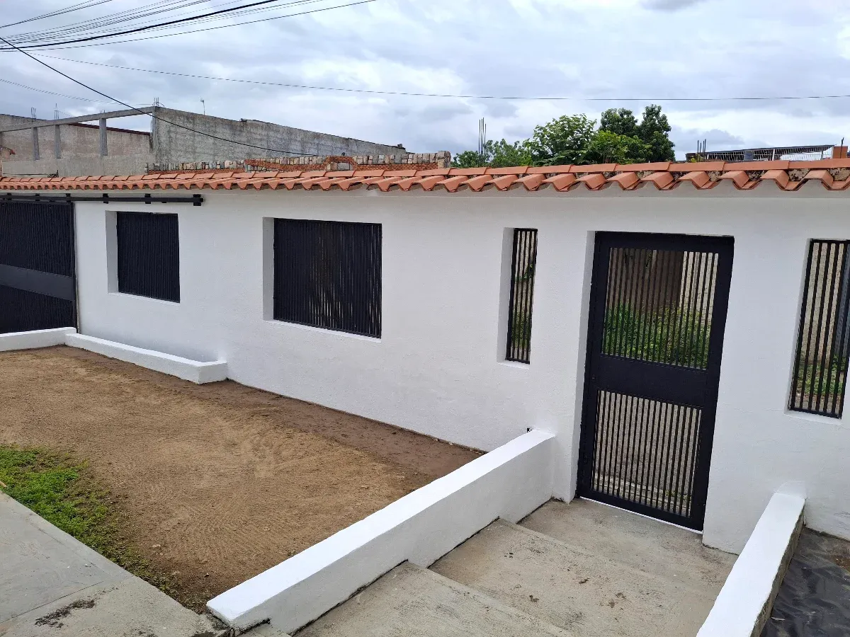 Casa familiar de 4 habitaciones en Urb. Paraparal - 3