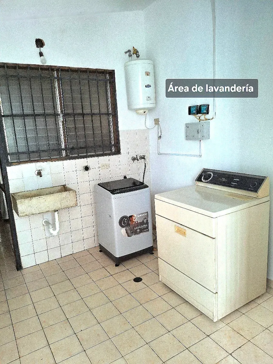 Casa familiar de 4 habitaciones en Urb. Paraparal - 27