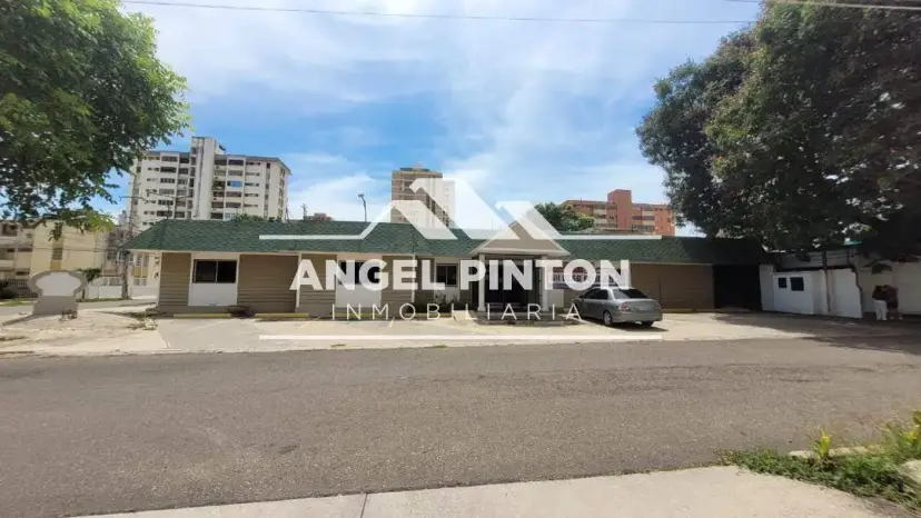 API 9515 CASA COMERCIAL EN VENTA AVENIDA 21 CALLE 68 MARACAIBO VENEZUELA  Inversión: $350.000