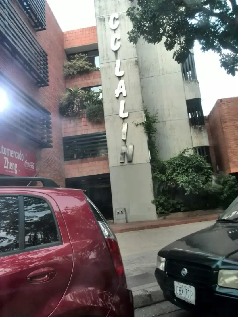 Cómoda oficina semiamoblada 1er piso en Prebo