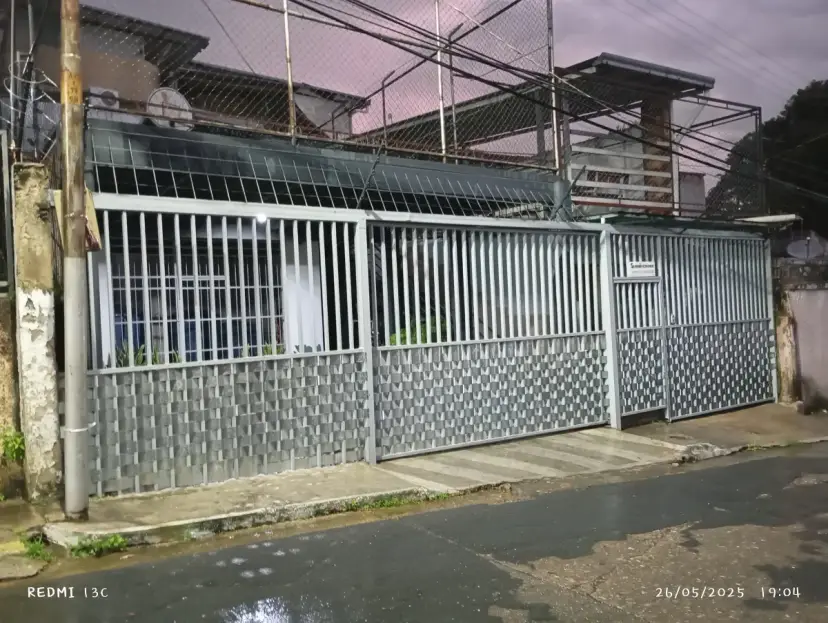 CASA MULTIFUNCIONAL EN LA PASTORA MUY CERCA DE LA AV. CEDEÑO