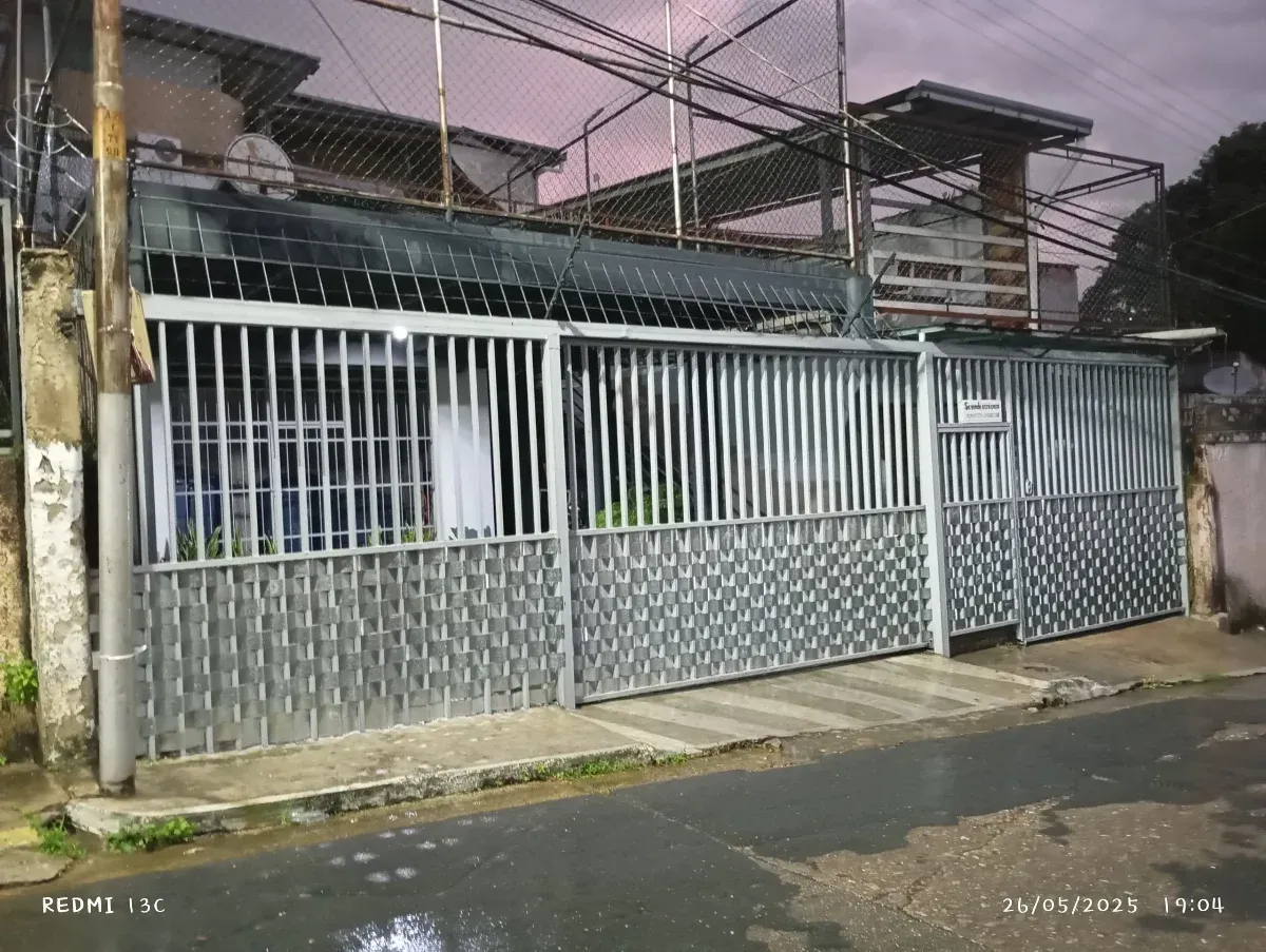 CASA MULTIFUNCIONAL EN LA PASTORA MUY CERCA DE LA AV. CEDEÑO