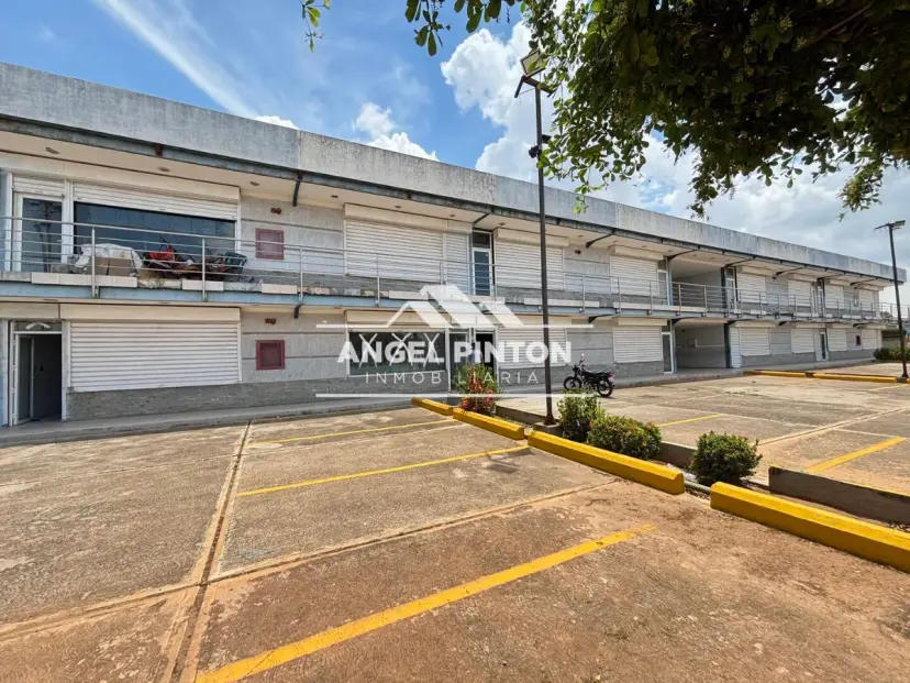 API 26048 LOCAL COMERCIAL VENTA ZONA INDUSTRIAL SAN FRANCISCO VENEZUELA . ELLUZ BLANCO