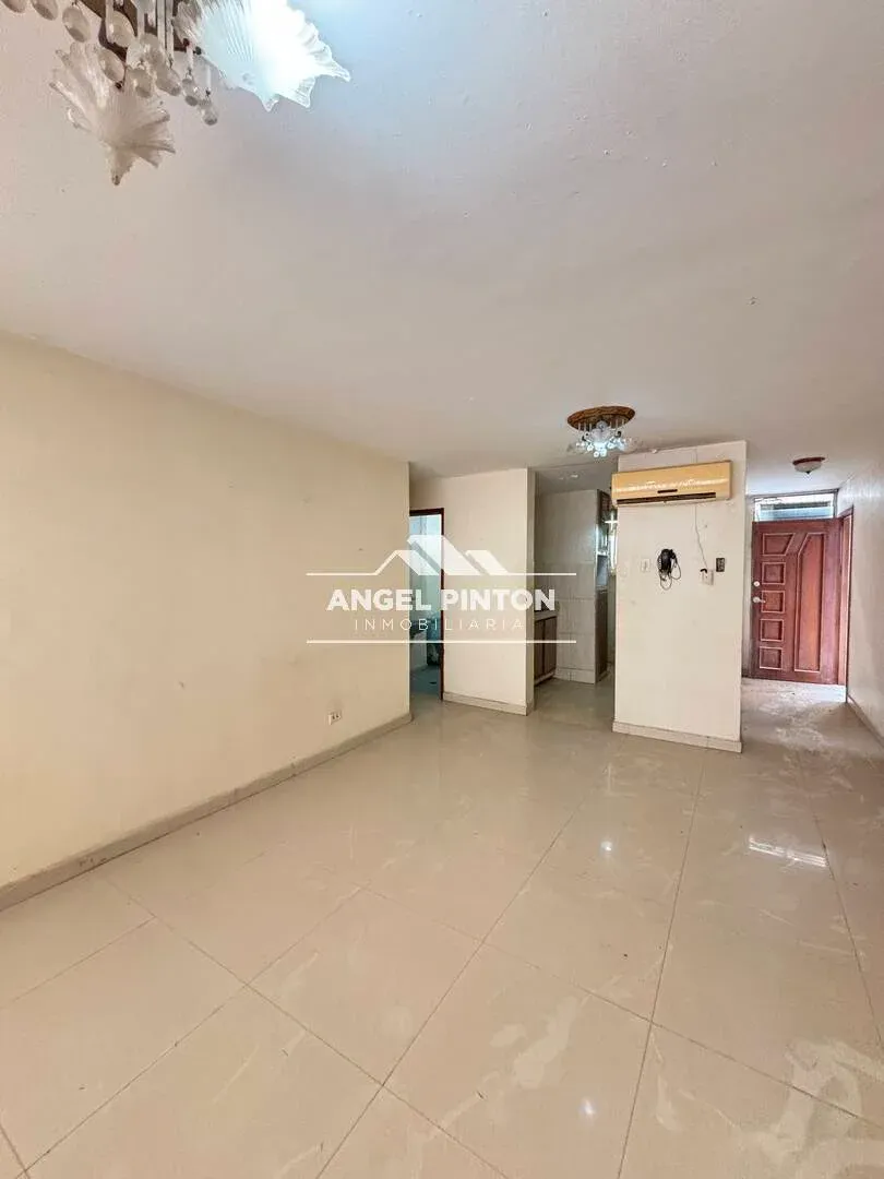 API 08258 APARTAMENTO VENTA LAGO AZUL MARACAIBO VENEZUELA Piso #1 Pozo de Agua 41.000$ - 3