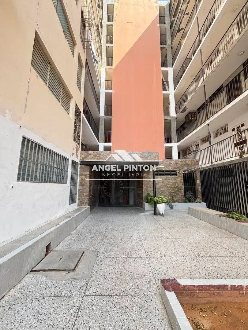 API 08258 APARTAMENTO VENTA LAGO AZUL MARACAIBO VENEZUELA Piso #1 Pozo de Agua 41.000$ - 4