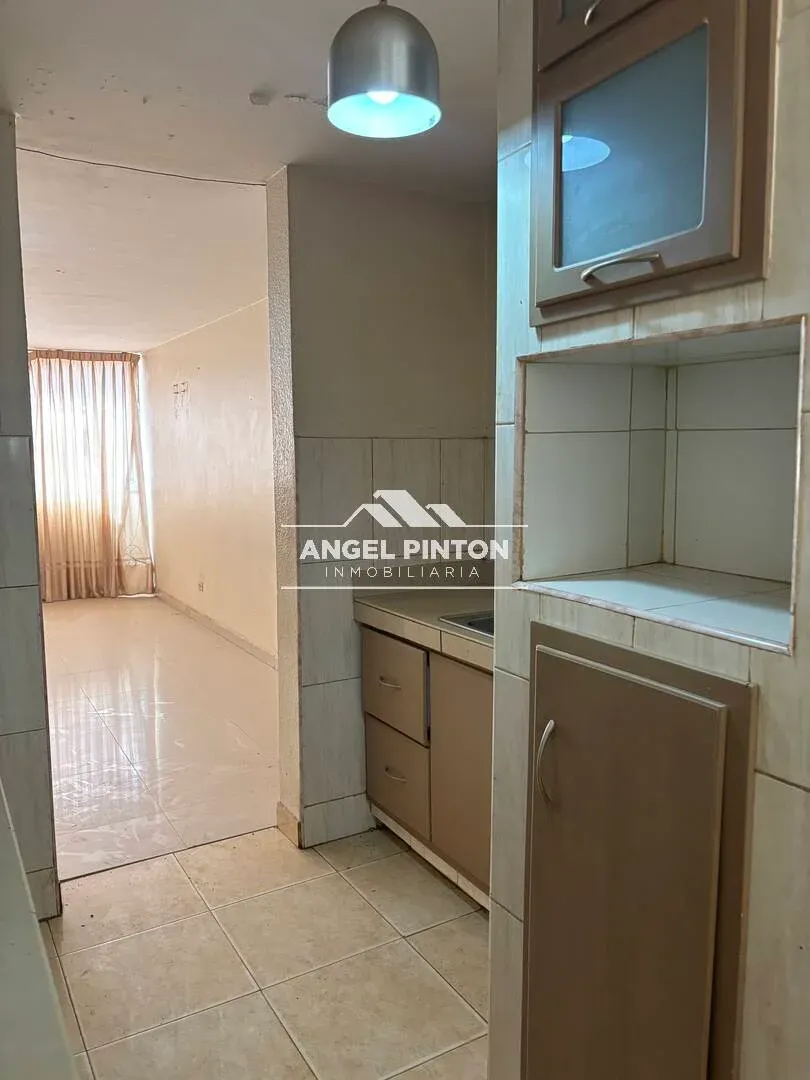 API 08258 APARTAMENTO VENTA LAGO AZUL MARACAIBO VENEZUELA Piso #1 Pozo de Agua 41.000$ - 5