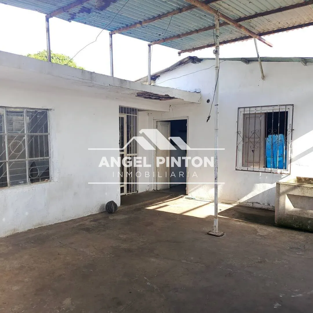  API 9700 TERRENO CON CASA COMERCIAL VENTA 18 DE OCTUBRE MARACAIBO VENEZUELA $ 55.000 Elluz Blanco  - 3