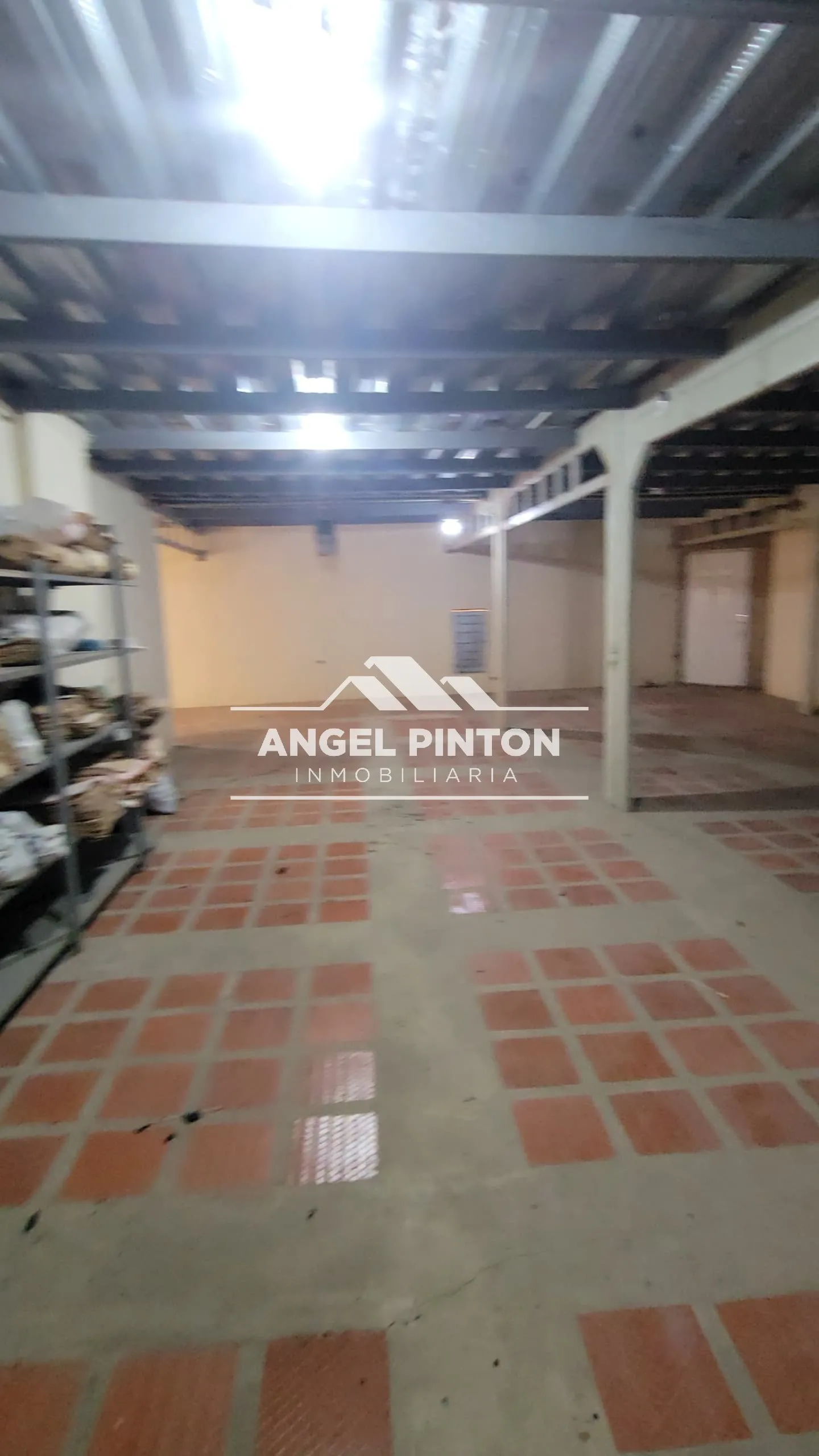 API 9842 LOCAL COMERCIAL VENTA SIERRA MAESTRA MARACAIBO VENEZUELA  $400.000 Negociable  Elluz Blanco - 3