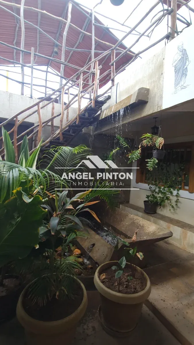 API 9842 LOCAL COMERCIAL VENTA SIERRA MAESTRA MARACAIBO VENEZUELA  $400.000 Negociable  Elluz Blanco - 10